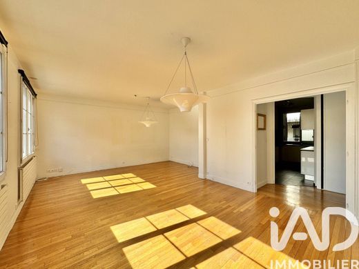 Apartament w Issy-les-Moulineaux, Hauts-de-Seine