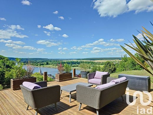 Villa a La Bouille, Senna marittima