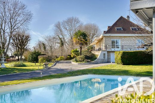 Villa in Vaux-sur-Seine, Yvelines