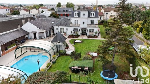 Villa in Saint-Maur-des-Fossés, Val-de-Marne