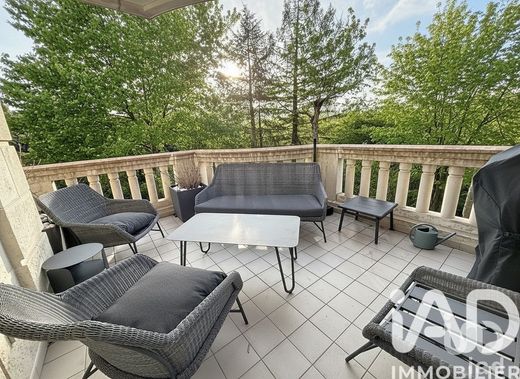 Apartment / Etagenwohnung in Vaucresson, Hauts-de-Seine