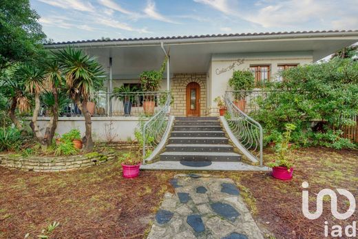 Villa in Lège-Cap-Ferret, Gironde