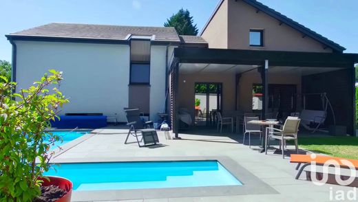 Villa in Mont-Saint-Martin, Meurthe et Moselle