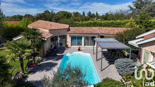 Villa a Saint-Genis-Laval, Rhône