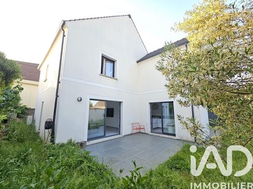 Villa in Bonneuil-sur-Marne, Val-de-Marne