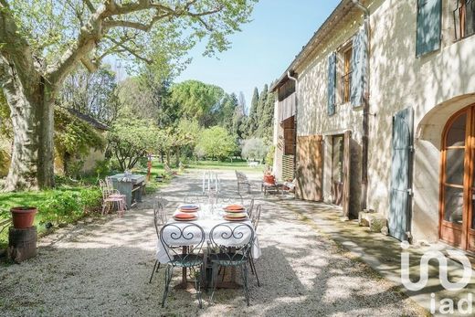 Villa in Plan-d'Orgon, Bouches-du-Rhône