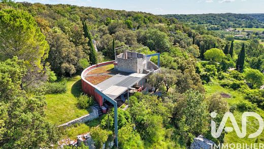 Willa w Lussan, Gard