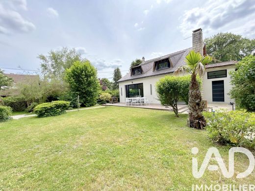 Villa in Bois-le-Roi, Seine-et-Marne