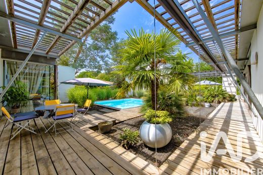 Villa in Le Taillan-Médoc, Gironde