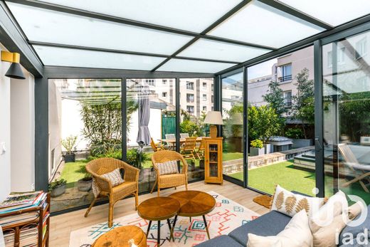 Apartment in Montmartre, Abbesses, Grandes-Carrières, Paris