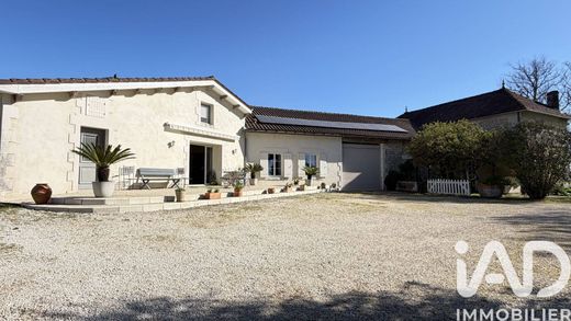Villa in Fontaines-d'Ozillac, Charente-Maritime