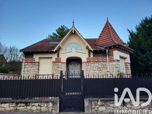Villa in Enghien-les-Bains, Val d'Oise