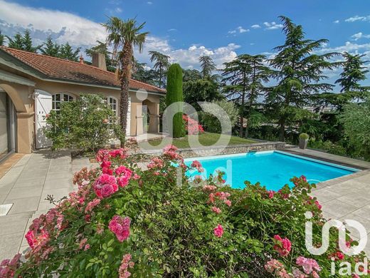 Villa in Saint-Priest, Rhône