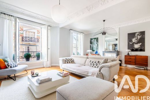 Daire Courbevoie, Hauts-de-Seine