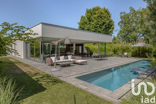 Le Bouscat, Girondeのヴィラ