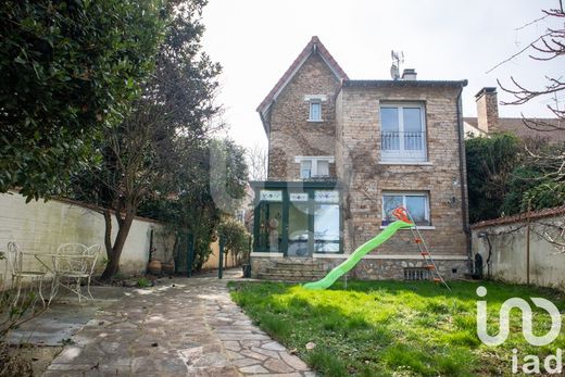 Villa in Saint-Maur-des-Fossés, Val-de-Marne