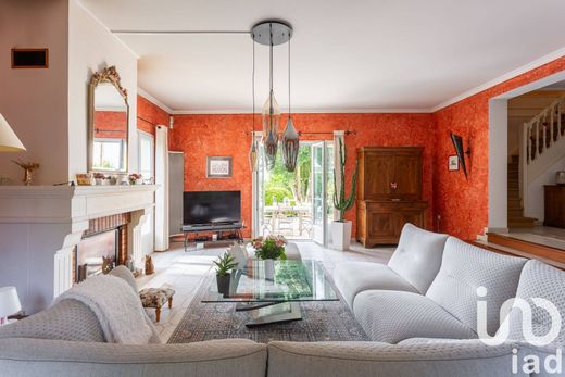 Βίλα σε Saint-Prix, Val d'Oise