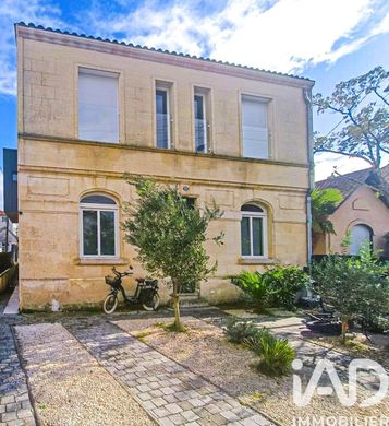 Villa in Bordeaux, Gironde