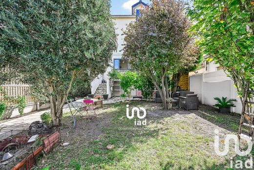 Villa à Nanterre, Hauts-de-Seine
