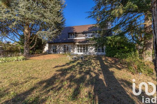 Villa for rent in Chavenay