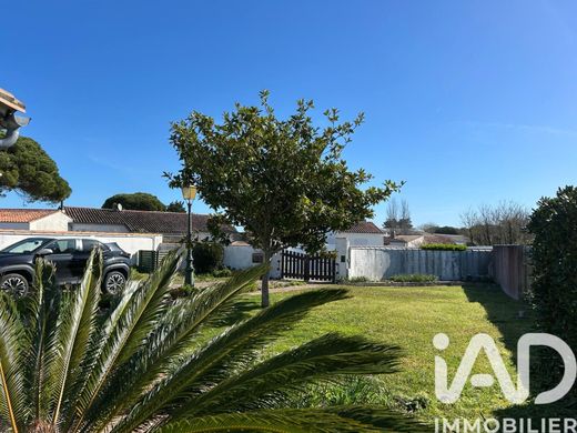 Villa in La Couarde-sur-Mer, Charente-Maritime