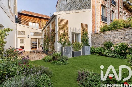 Villa in La Garenne-Colombes, Hauts-de-Seine
