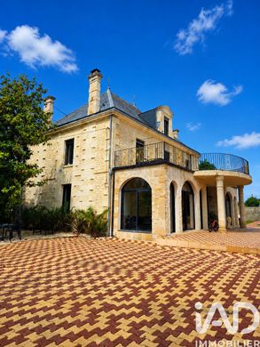 Castle in Cavignac, Gironde