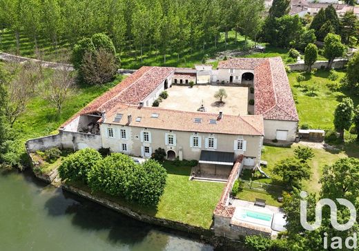 Villa in Bourg-Charente, Charente