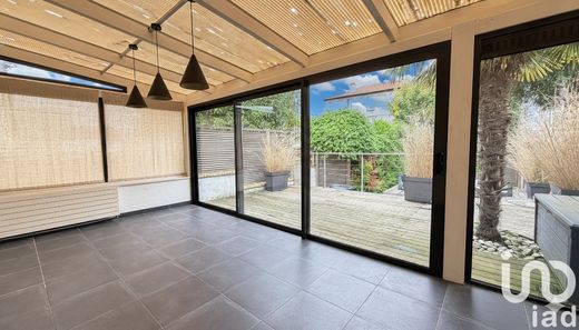 ﻓﻴﻼ ﻓﻲ Fontenay-sous-Bois, Val-de-Marne