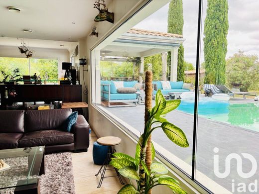 Villa in Carignan-de-Bordeaux, Gironde