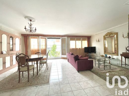 バスティーユ、レピュブリック、ナシオン-アレクサンドル・デュマ, Parisのアパートメント