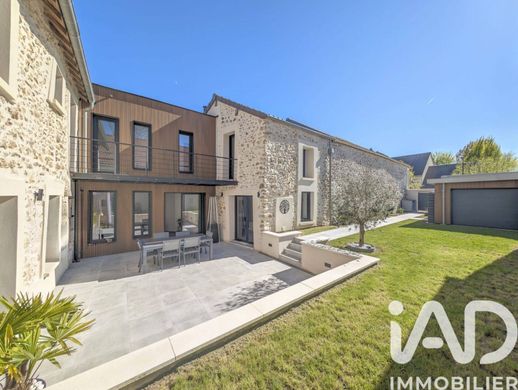 Villa in Orgeval, Yvelines