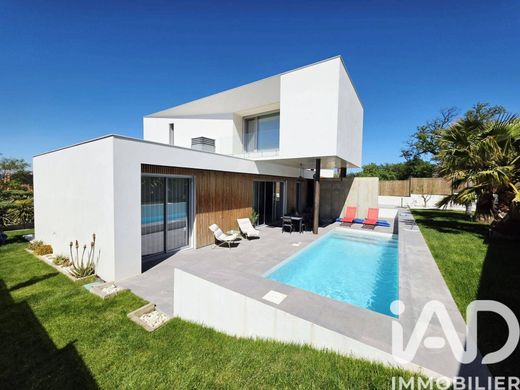 Villa in Perpignan, Pyrénées-Orientales