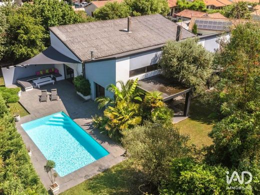 Villa in Léognan, Gironde