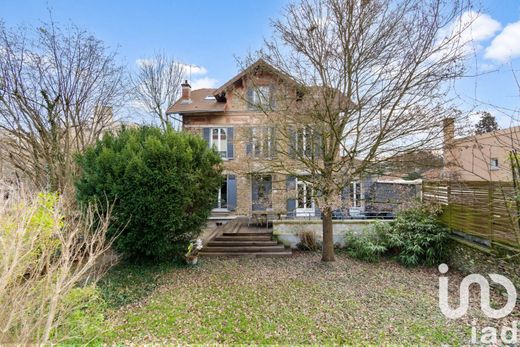 빌라 / Vaucresson, Hauts-de-Seine