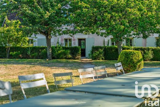 Villa in Nouzilly, Indre and Loire