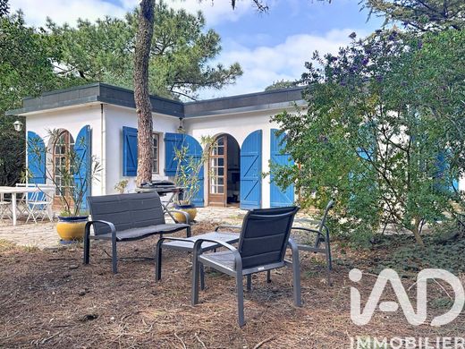 Villa in Lège-Cap-Ferret, Gironde