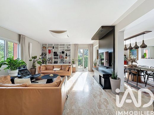 빌라 / Dardilly, Rhône