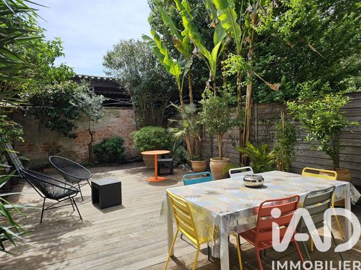 Villa in Bordeaux, Gironde
