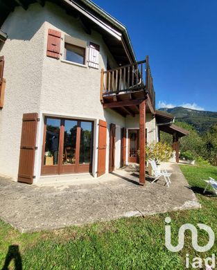 빌라 / Bassens, Savoy