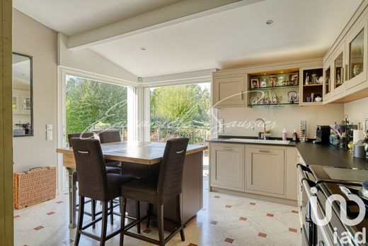 Willa w La Celle-Saint-Cloud, Yvelines