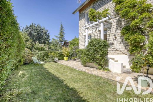 Villa in Enghien-les-Bains, Val d'Oise