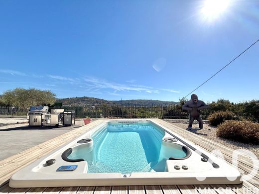 Villa in Saint-Laurent-du-Var, Alpes-Maritimes