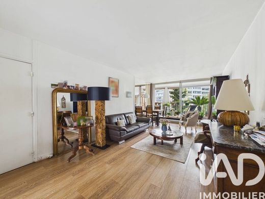 Apartment / Etagenwohnung in Belleville, Père-Lachaise, Ménilmontant, Paris