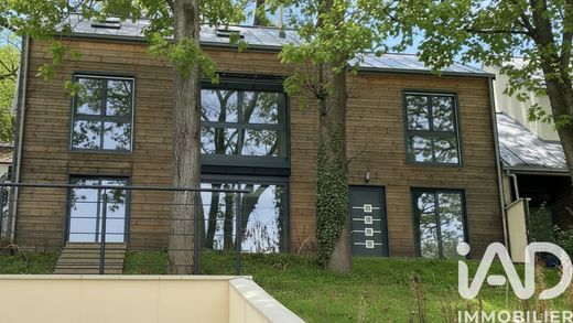 빌라 / Bures-sur-Yvette, Essonne