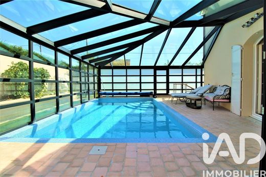 Villa in Villecresnes, Val-de-Marne
