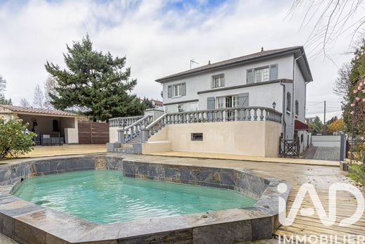 Villa a Bron, Rhône