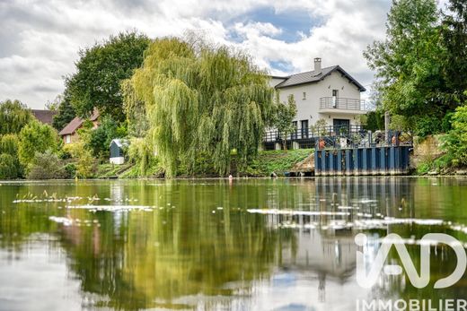 Villa in Vaux-sur-Seine, Yvelines