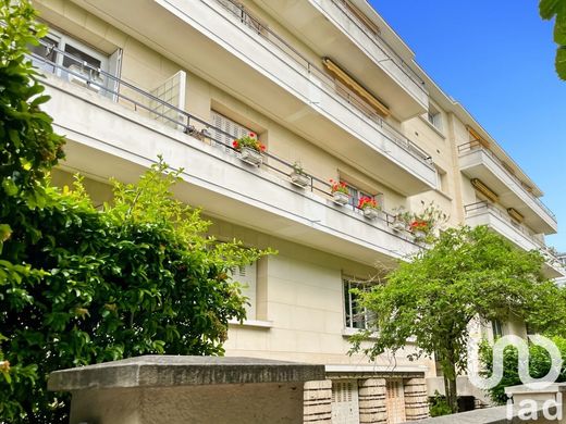 Apartment in Saint-Cloud, Hauts-de-Seine