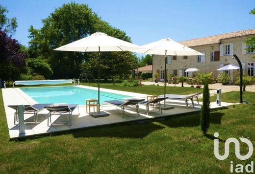Villa in Lesparre-Médoc, Gironde